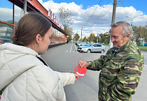 Православные гимназисты поздравили с праздником пожилых курганцев