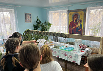 Ученики школы села Садовое помогли местному приходу в плетении маскировочных сетей