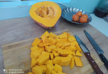 В социальной столовой курганского храма готовят обеды и делают заготовки на зиму