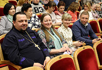 В Кургане праздник жен-мироносиц отметили благотворительным концертом в филармонии