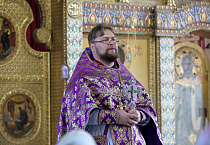 В Курганских храмах отметили праздник Крестовоздвижения
