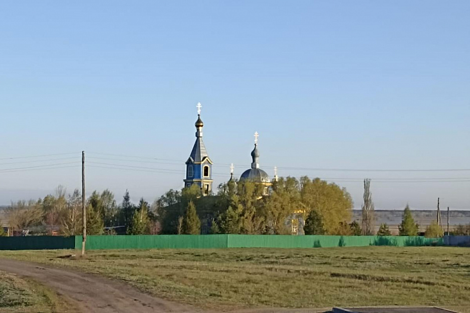 В зауральском селе началась покраска старинного храма
