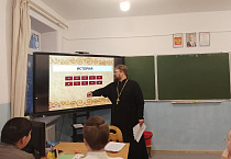 Руководитель миссионерского отдела епархии на уроке в школе села Глядянское говорил о святом Александре Невском