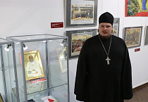 В Кургане священник-участник СВО, выступил в музее на открытии выставки «Воинство небесное и земное»