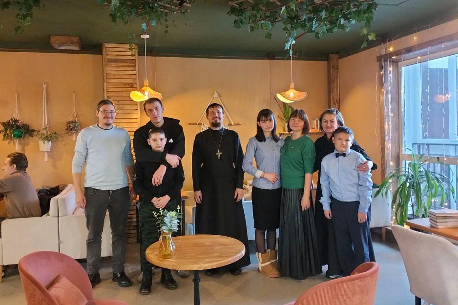 В День православной молодежи семьи участников СВО пригасили в кофейню