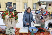 Священник из Глядянского посетил масленичные гуляния