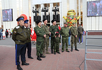 В Кургане в честь небесного покровителя Зауралья открылись праздничные «Александровские дни»