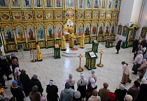 На Литургии в Троицком соборе Кургана пел хор Троице-Сергиевой лавры