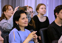 «Люди с безграничными возможностями»: в Юговке состоялась презентация фильма об ансамбле жестовой песни «Поющие руки»