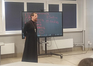 Настоятель курганского храма рассказал о важности семьи студентам колледжа