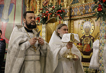 В Александро-Невском соборе совершена Литургия с участием трёх архиереев