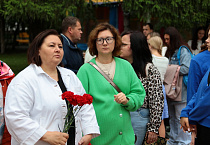 В Детском парке Кургана прошла акция в память о детях - жертвах войны в Донбассе