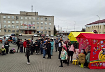 На открытой площадке Глядянского РДК отметили праздник Пасхи