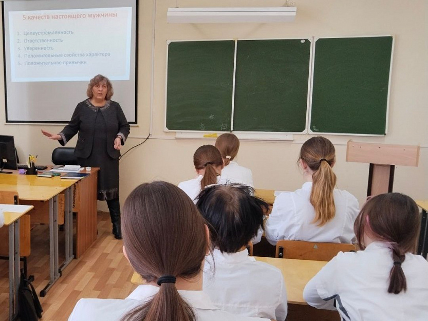 В Кургане сотрудник епархиального миссионерского отдела выступила перед студентами