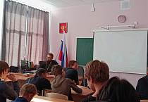 В Кургане священник вместе со школьниками принял участие в киноакции