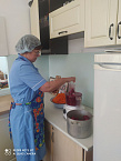 В социальной столовой курганского храма учат маленьких поварят