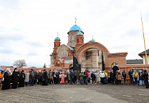 Глава Курганской митрополии принял участие в пасхальном празднике у стен женской обители