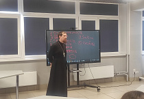 Настоятель курганского храма рассказал о важности семьи студентам колледжа