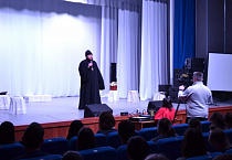 Показ спектакля «Уроки столетия» в Городском Доме культуры имени М. Горького