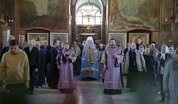 Литургия в Крестовоздвижение в кафедральном соборе Кургана