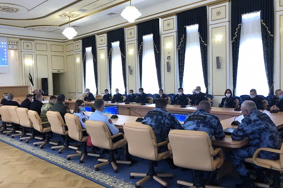 Роман Силантьев рассказал зауральским силовикам о сектах и некрокоммунистах