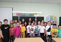 Курганский священник посетил школу №49