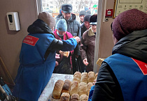 В Кургане подопечные «Сквера Милосердия» получают  духовную поддержку и ответы на волнующие вопросы 