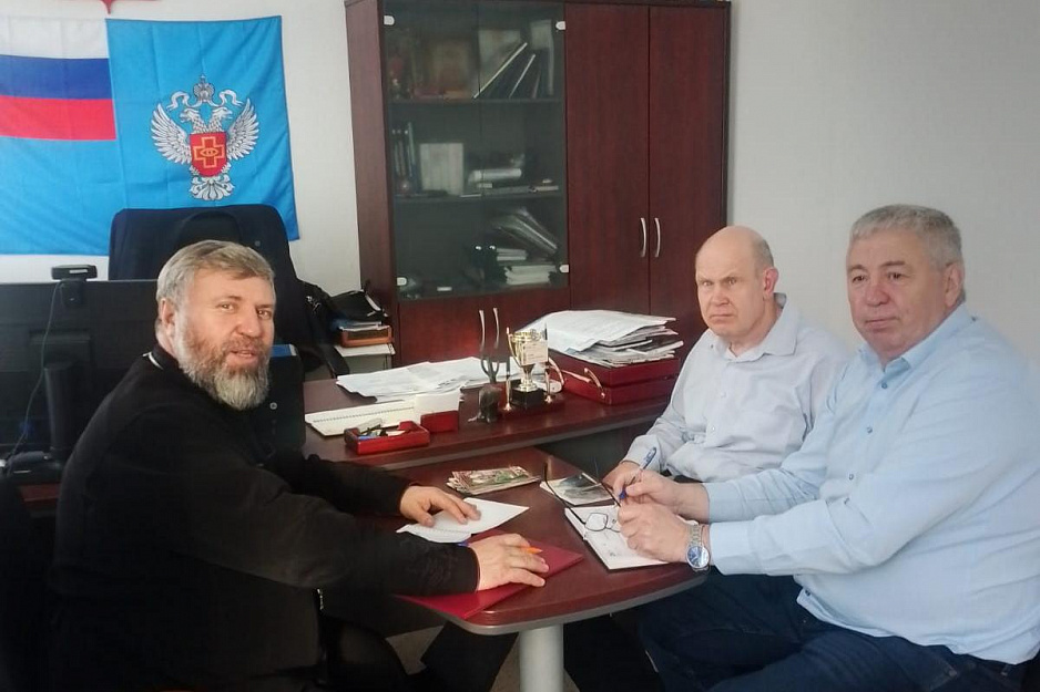 В совещании по вопросам помощи бойцам СВО принял участие курганский священник