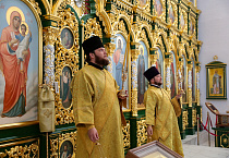 На Литургии в Троицком соборе Кургана пел хор Троице-Сергиевой лавры
