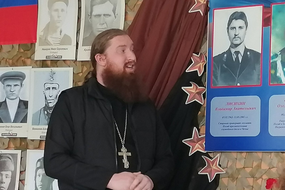 В Зауралье священник участвовал в открытии «Стены памяти»