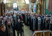 Сотни жителей Кургана пришли в Александро-Невский собор на вечерню с Чином прощения