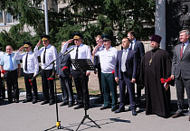 Курганский священник принял участие в торжественном митинге в честь Дня пограничника