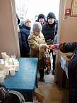 В Кургане «Экипаж милосердия» участвовал в кормлении бездомных