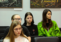 «Люди с безграничными возможностями»: в Юговке состоялась презентация фильма об ансамбле жестовой песни «Поющие руки»