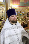 Митрополит Даниил после Литургии поздравил педагогов и учеников Александро-Невской школы