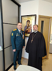 В Кургане священник поздравил огнеборцев с профессиональным праздником