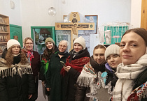 В Кургане молодежь поздравила прихожан христославными песнопениями