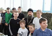Курганский священник и члены СПЖ в Каргаполье встретились с волонтерами