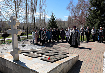 В Кургане возле кафедрального Александро-Невского собора прошла панихида по жертвам аварии на Чернобыльской АЭС
