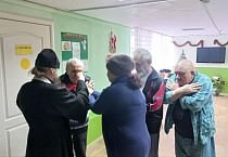 В Кургане Центр адаптации бездомных посетили священник и сестры милосердия