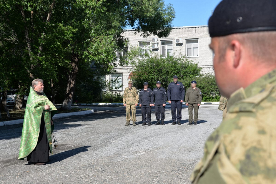 В Кургане священник совершил молебен за здравие защитников Отечества