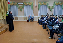 Клирик курганского храма провёл урок «Разговоры о важном» в гимназии №31