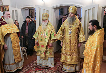 В храме села Половинное два архиерея совершили Божественную литургию
