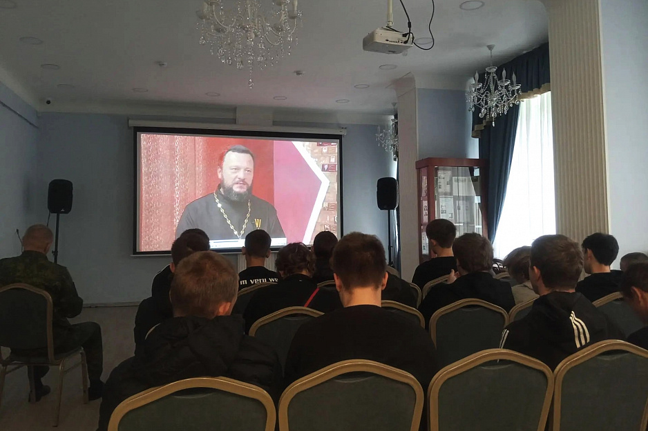 Фильм о военном священнике Сергии Алексееве показали курганским студентам 