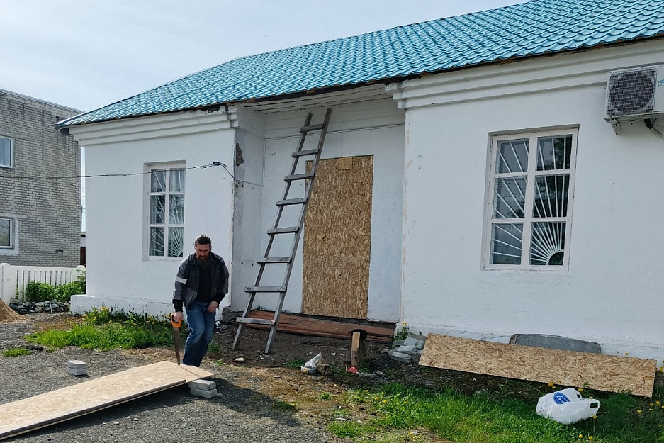 Прихожане «освежили» храм в посёлке Варгаши
