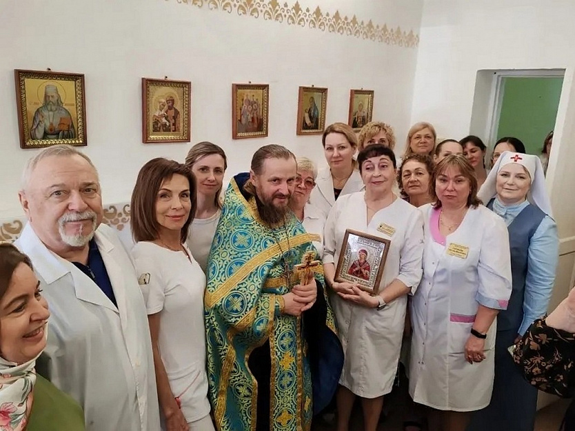 В женской консультации Курганской областной больницы открылась молебная комната