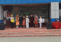 На открытой площадке Глядянского РДК отметили праздник Пасхи