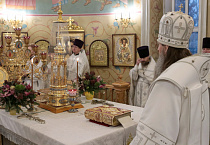В Александро-Невском соборе совершена Литургия с участием трёх архиереев
