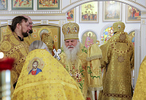 Два архиерея совершили Литургию в Преображенском храме микрорайона Тёплый Стан