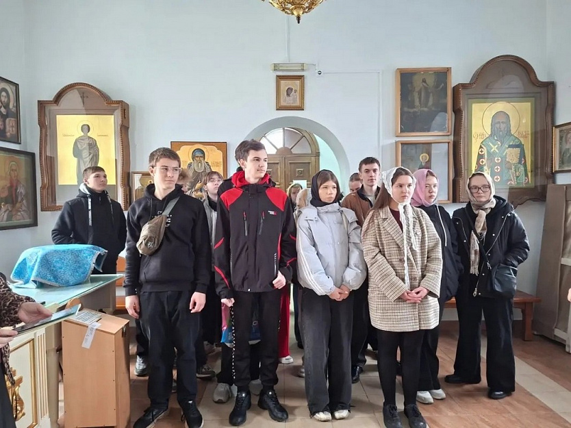 Курганские школьники побывали на экскурсии в Порт-Артурском храме